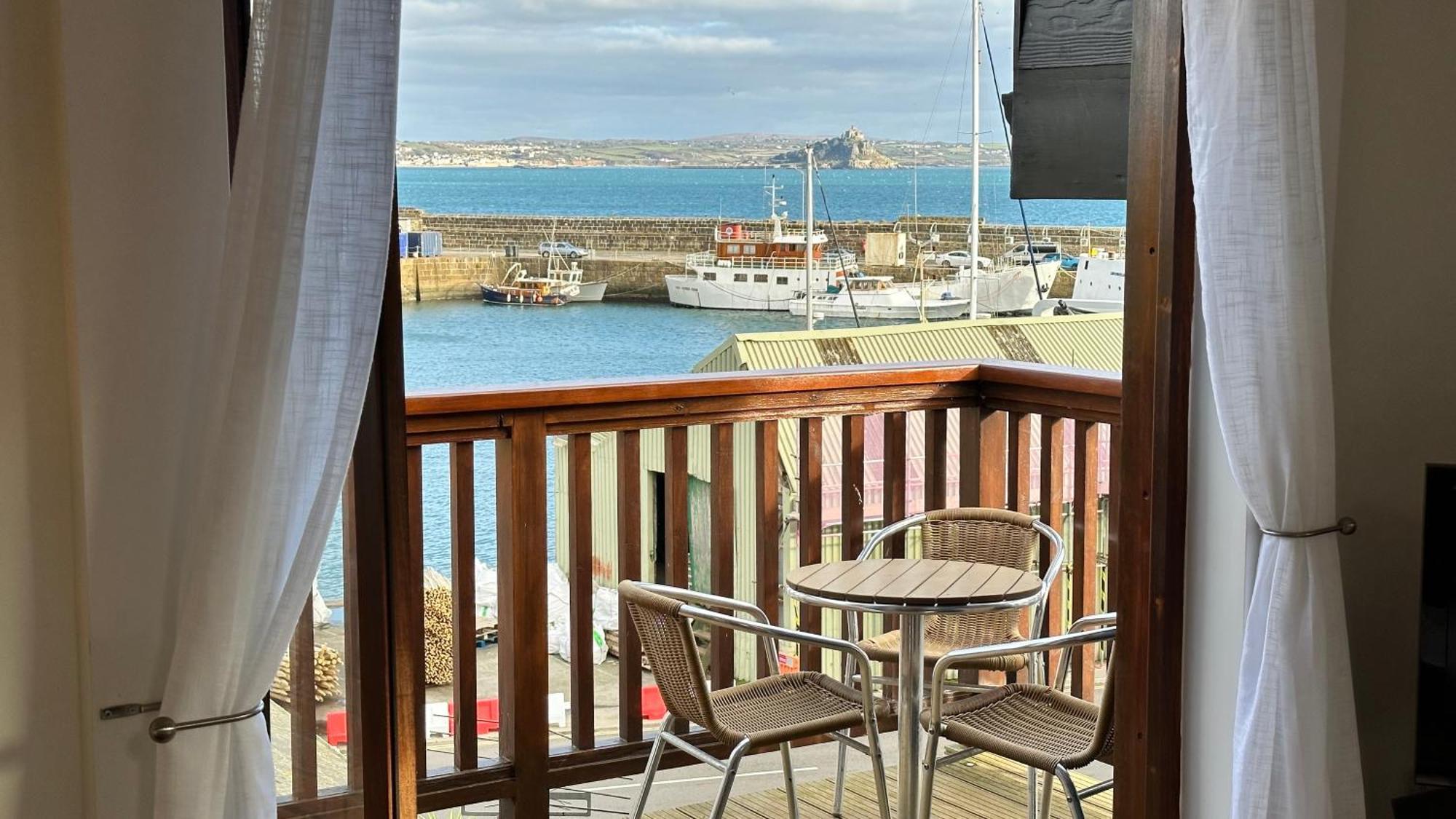 Penthouse 3 - Spacious Harbourside Apartment With Stunning Sea Views Penzance Exterior foto